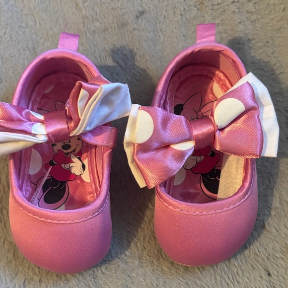 Disney Pink Minnie Mouse Baby Shoes with Bow - Picture 1 of 4